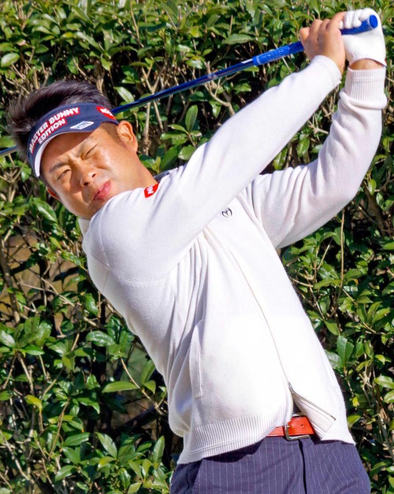 　男子ゴルフの今季最終戦、日本シリーズＪＴカップの練習ラウンドで調整する池田勇太