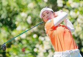 　通算１アンダーで４位の山下美夢有（共同）