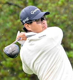 　通算１３アンダーで８位の久常涼（共同）