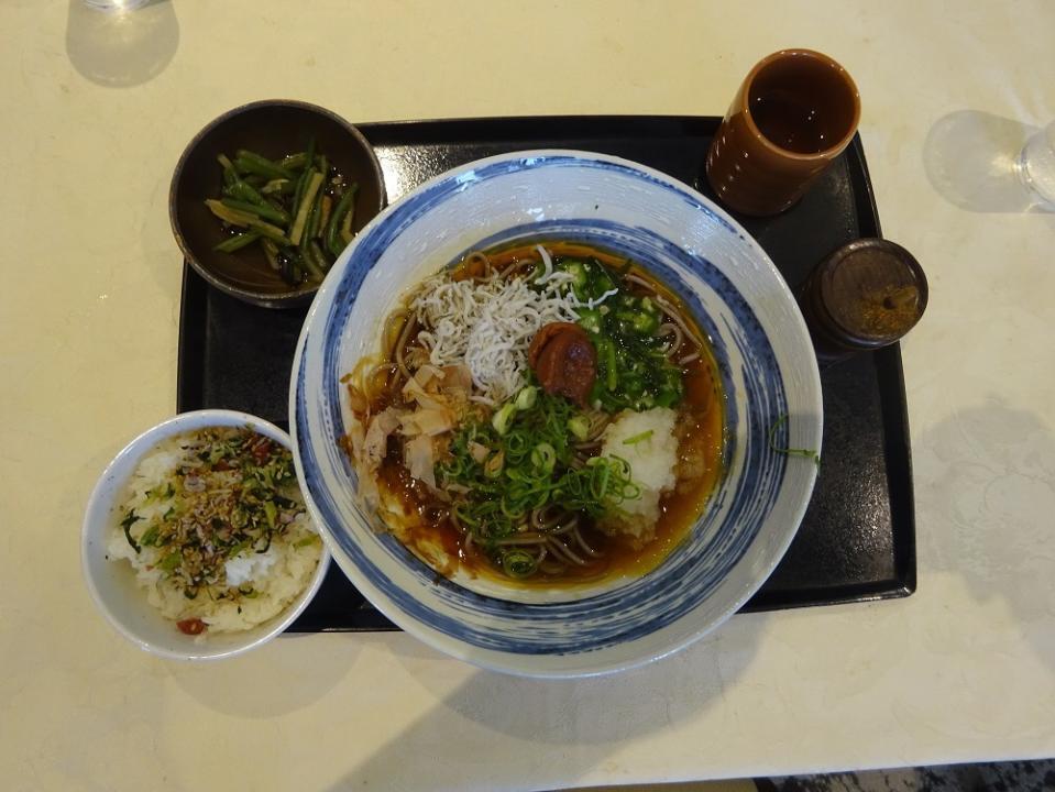 人気メニュー「しらすの梅おろしそば」