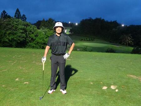 　３番パー３、大畑さんの後方にはＭＧＣ（武庫ノ台ゴルフコース）ロゴが