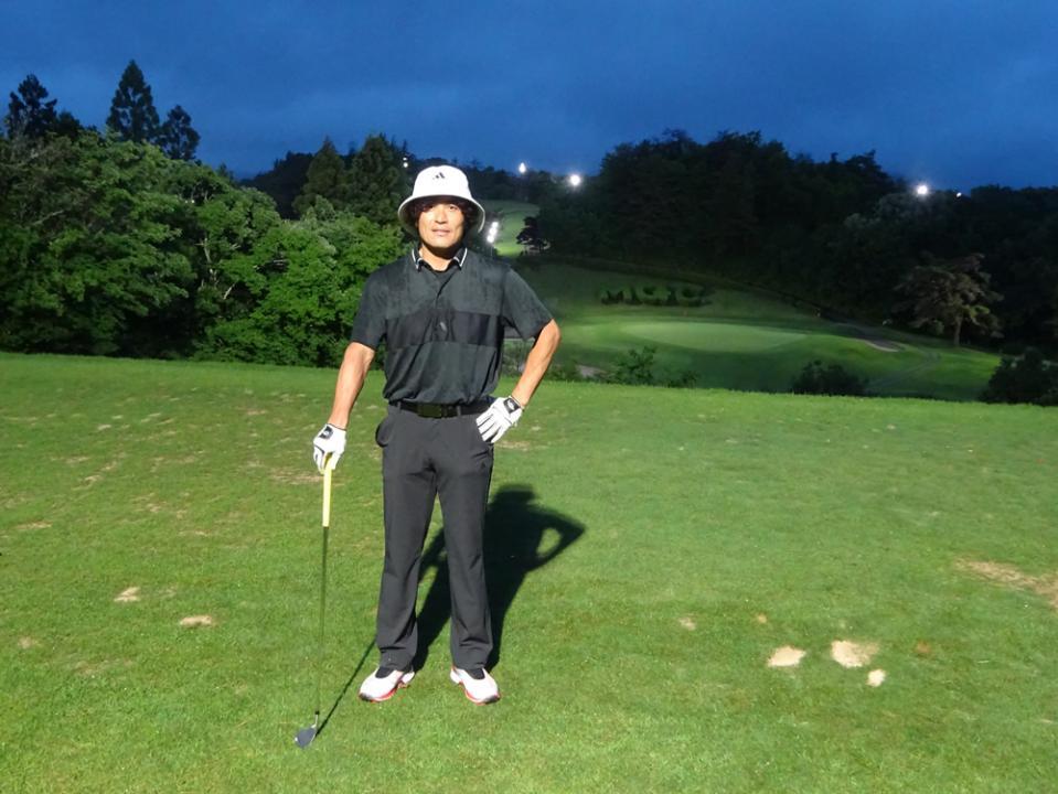 　３番パー３、大畑さんの後方にはＭＧＣ（武庫ノ台ゴルフコース）ロゴが