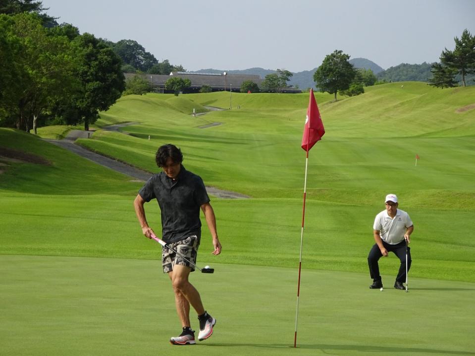 １番はボギースタート