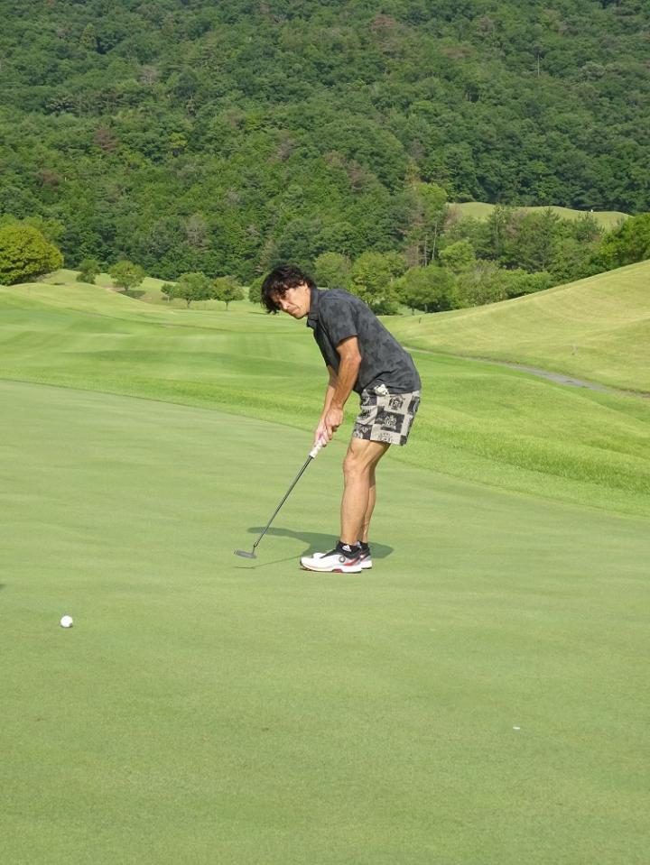 ２番。グリーンもアンジュレーションが効果的