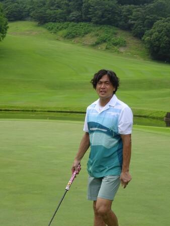 １７番ティーで景色に癒やされ１オン狙い