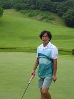 １７番ティーで景色に癒やされ１オン狙い