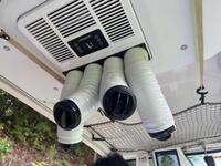 クーラーカートの内部。吹き出し口は伸縮式のダクトによりお好みの向きや距離が調整可能