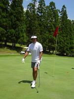 １６番、見事にパーをゲットし笑顔の大畑さん