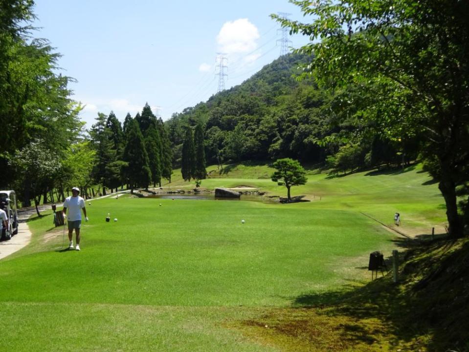 １２番のパー３は池のプレッシャーが半端ない