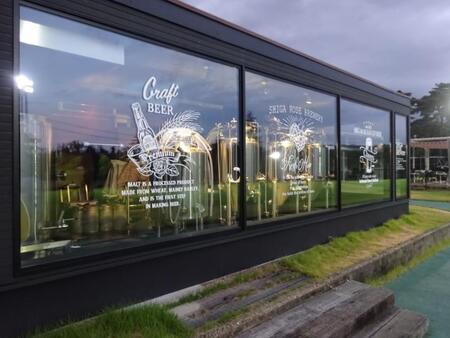 　クラブハウス脇にはクラフトビール醸造所が