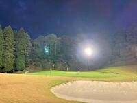LEDライトでナイトゴルフはこんなにも明るく快適にプレー可能