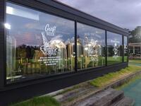 　クラブハウス脇にはクラフトビール醸造所が