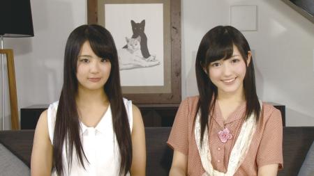 　元ＡＫＢ４８の平嶋夏海（左）と５カ月ぶりに対面した渡辺麻友