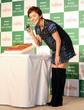 ミニワンピース姿で発表会に登場した大竹しのぶ