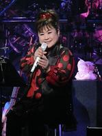 　デビュー４０周年を記念した企画ライブ「ＹＯＳＨＩＭＩ　ＴＥＮＤＯ　プレミアムライブ～こぶしのない夜２」を行った天童よしみ