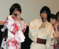 感激の涙を見せた橋本愛(左)と気遣う神木隆之介