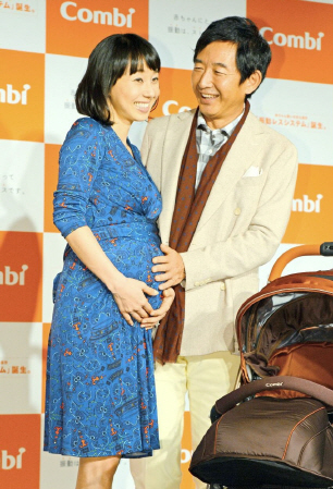俳優・石田純一（右）とプロゴルファー・東尾理子の夫妻