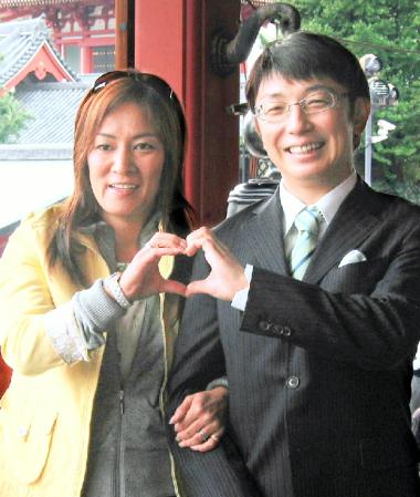 ジャガー横田（左）と木下博勝氏夫妻