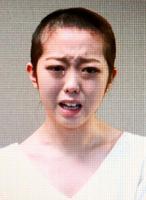 かつらを着用して研究生公演に出演した峯岸みなみ