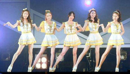 U EXPRESS LIVE에 출연 한 KARA의 (왼쪽부터) 규리,하라, 니콜, 지영, 승연 = 치바 마쿠하리 멧세