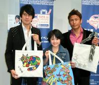 奇妙な夫婦関係を明かし魔裟斗(右)を驚かせた川崎麻世(左)