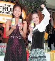 松竹芸能のホームページから削除されたオセロの中島知子(左)と松嶋尚美