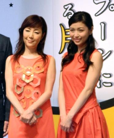「シルバースプーンに映る月」製作発表に出席した（左から）戸田恵子、新妻聖子