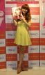 初の単独表紙に笑顔の泉里香=東京・渋谷