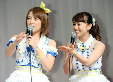 秋葉原で４日にオープンする総選挙ミュージアムでのセレモニーに登場した大島優子（右）と高橋みなみ