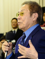 出場50回を節目に紅白引退を発表する北島三郎=日本クラウンレコード