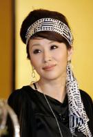 テレビ番組に元夫のTELA‐Cと出演し、離婚騒動の全容を語った鈴木紗理奈