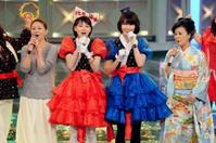 紅白特別企画で大集合した(左から )小泉今日子、能年玲奈、橋本愛、薬師丸ひろ子らあまちゃん出演者陣=東京都渋谷区のNHKホール(撮影・北野将市)