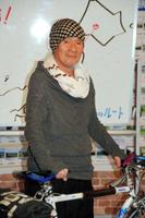 「佐村河内です」とあいさつした火野正平=東京・NHK