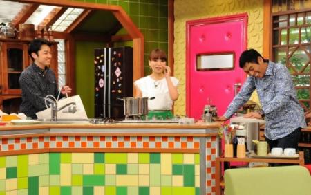「さんまのまんま」に出演した（左から）小崎陽一氏、保田圭。ＭＣの明石家さんまは「結婚する」と宣言（Ｃ）関西テレビ