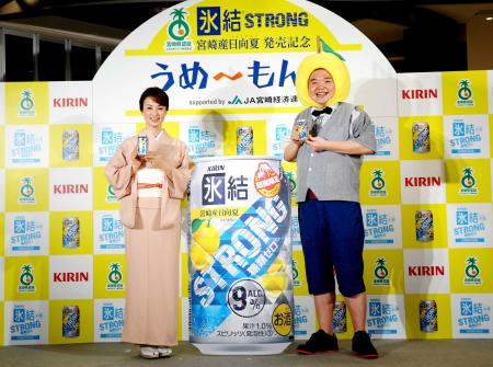 キリン氷結イベントに登場した花田景子さん（左）と内山信二