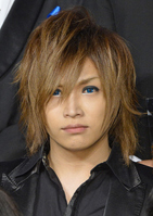 ゴールデンボンバーの鬼龍院翔