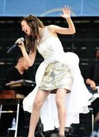 伸びのある歌声で観客を魅了したMay J.