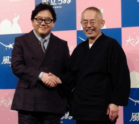 宮崎駿監督の引退決意について秘話を明かした鈴木敏夫氏（右）。左は秋元康氏