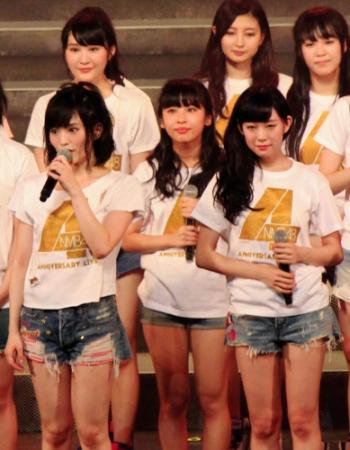 結成４周年の記念ライブを行ったＮＭＢ48の（前列左から）山本彩、渡辺美優紀＝グランキューブ大阪