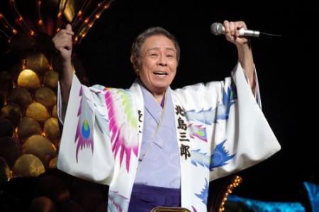 昨年で紅白を引退した北島三郎が「歌合戦」に疑問。写真は大阪・新歌舞伎座での公演より