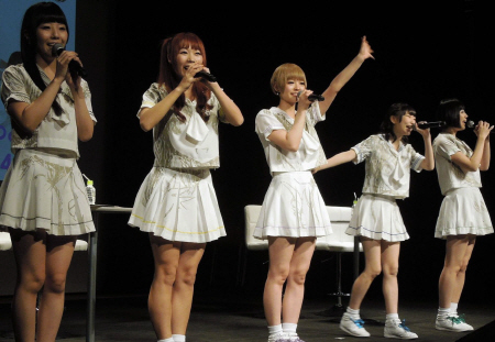 ＤＶＤ発売イベントを行ったでんぱ組．ｉｎｃの（左から）相澤梨紗、成瀬瑛美、最上もが、藤咲彩音、夢眠ねむ
