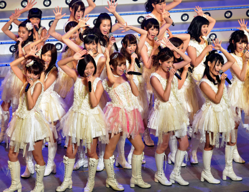 菊地亜美（前列中央）の卒業公演でのアイドリング！！！＝２０１４年１１月撮影