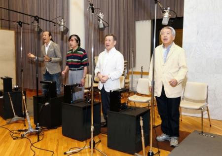 吉田一彦（左から２人目）最後のレコーディング風景＝東京・麻布台のサウンド・シティ