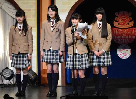 　さくら学院を卒業した（左から）水野由結、野津友那乃、菊地最愛、田口華