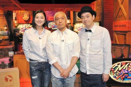 ゲストの仰天エピソードに聞き入った（左から）小池栄子、松本人志、設楽統＝東京・ＴＢＳ
