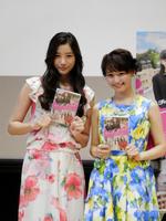 ＤＶＤ発売記念イベントに出席した足立梨花（左）と桃瀬美咲＝東京・渋谷
