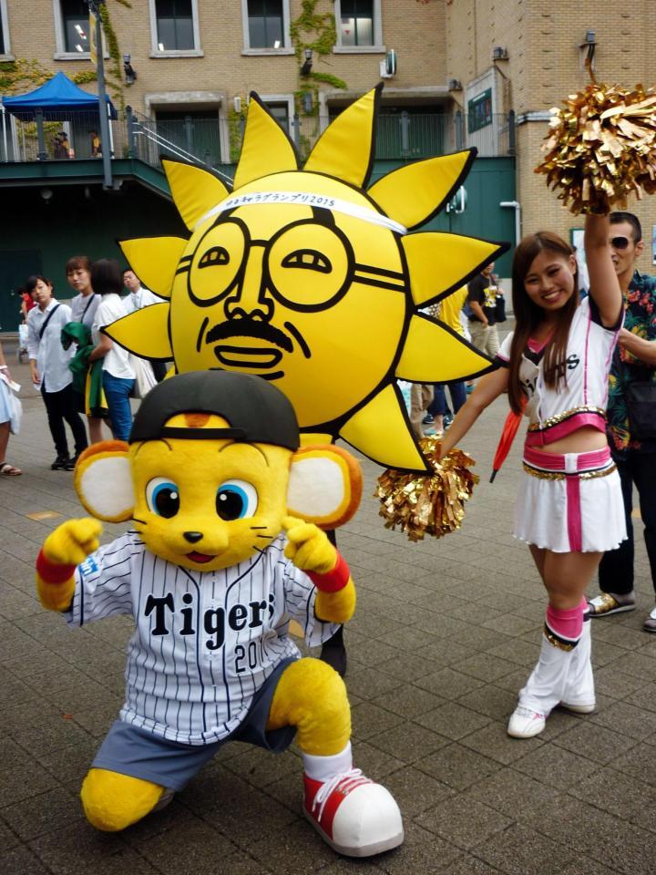「お！サン」（上）と阪神タイガースのマスコット・キー太甲子園球場