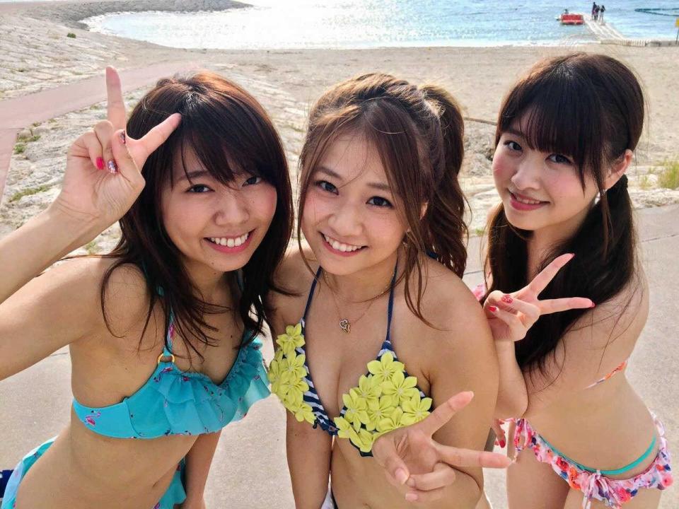 沖縄のビーチに寄り道した（左から）中村麻里子、島田晴香、中西智代梨（Ｃ）テレビ朝日　
