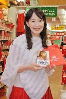著書の購入特典として赤パンツを用意したアグネス・チャン＝東京・巣鴨