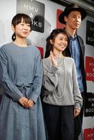 イベントに登場した（左から）タナダユキ監督、大島優子、大倉孝二＝渋谷モディ